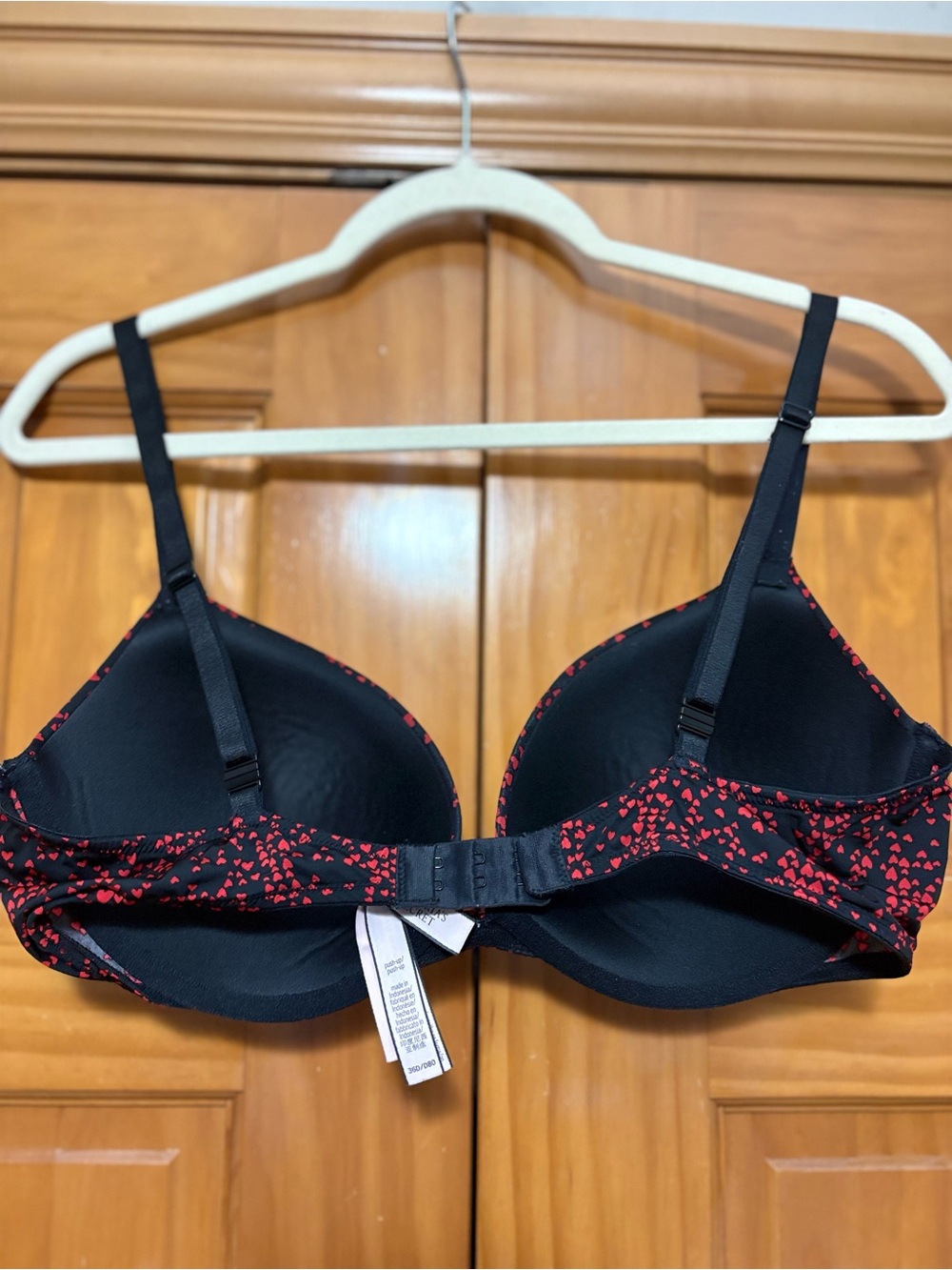 Victoria's Secret Black Push-up Bra with Red Heart Print 36D EUC - Picture 3 of 4